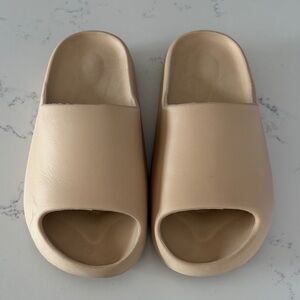 Cloud Slide Sandals  size 5 men